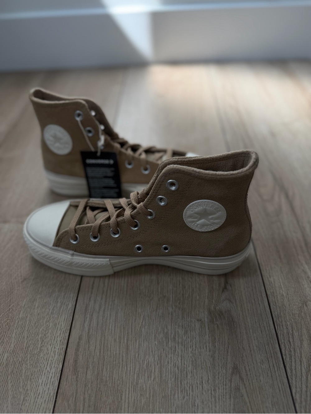 Womens High-Top Converse in Tan suede